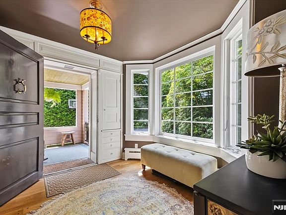 5th image of 508 Summit Avenue