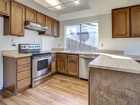 3rd image of 8286 Moorhaven Way