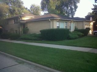 3925 Crain St, Skokie, IL 60076