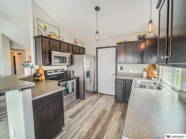 2011 NW 44th St, Lincoln, NE 68528