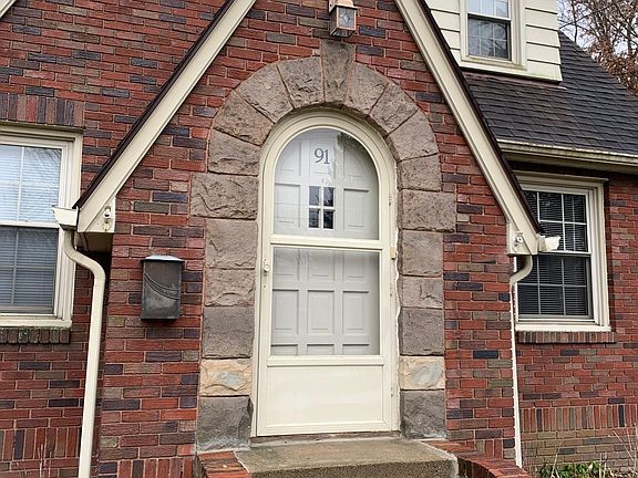 2nd image of 91 Renwick Dr