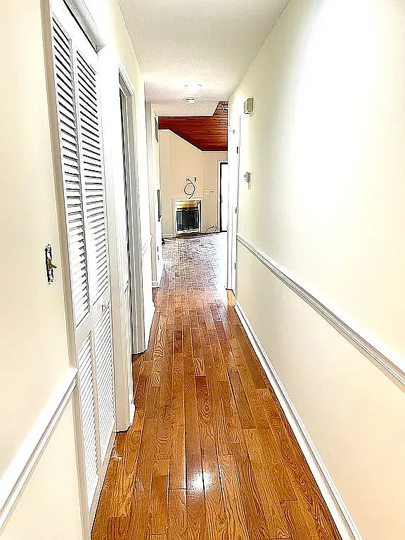 2 bed, 2.5 bath, 1828 sqft, $1,900 — Photo 2