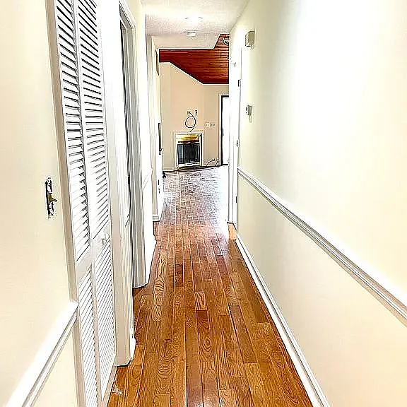 39 Lantern Ln — Photo 2