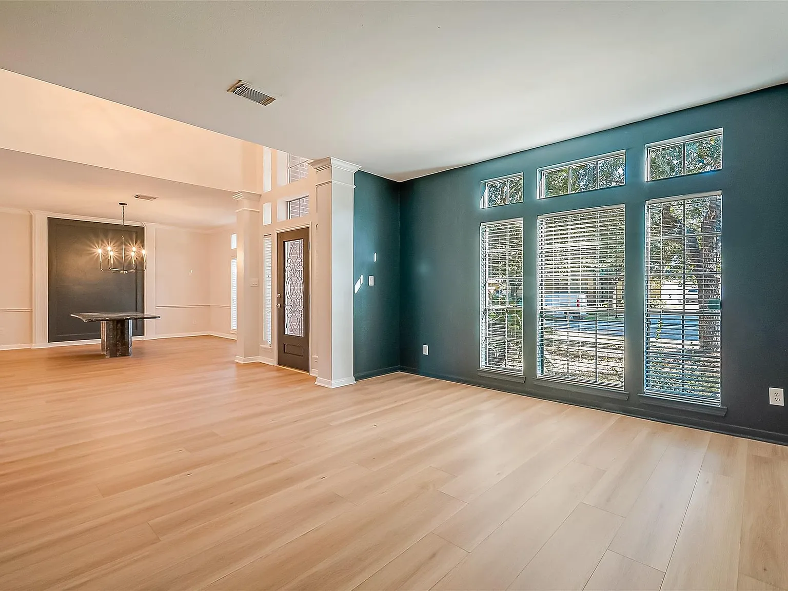 5 bed, 3.5 bath, 4549 sqft, $3,800 — Photo 4
