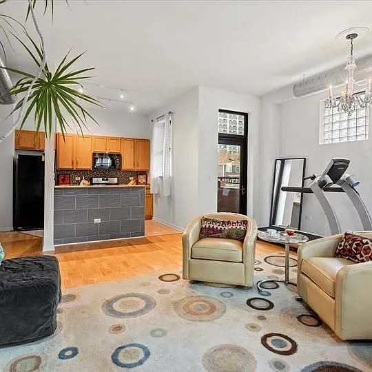 950 W Leland Ave #307 — Photo 2