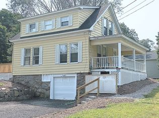 29 Lathrop Rd, Quaker Hill, CT 06375