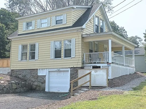 29 Lathrop Rd, Quaker Hill, CT 06375