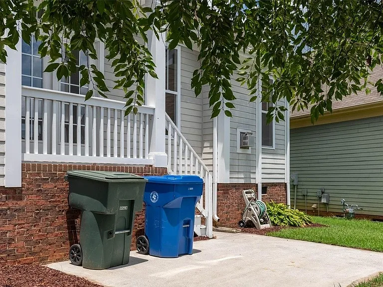 166 Water Oak Dr — Photo 2