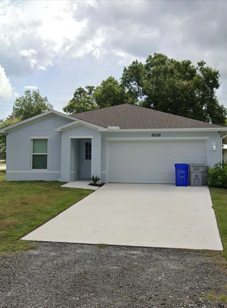 Beautiful 3-Bedroom Corner-Lot Home in Vero Lake Estates | — Photo 1