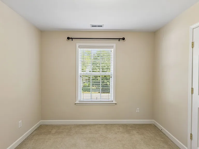 2601 Danbury Cir — Photo 29