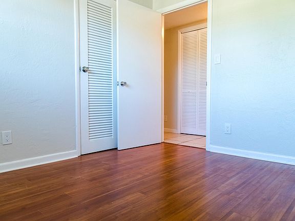 4th image of 130 SW 14th Ave