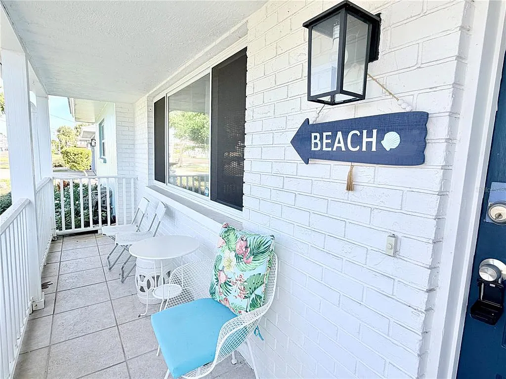 3 bed, 2.0 bath, 1930 sqft, $4,350 — Photo 3