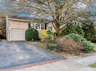 51 Heatherfield Rd, Valley Stream, NY 11581