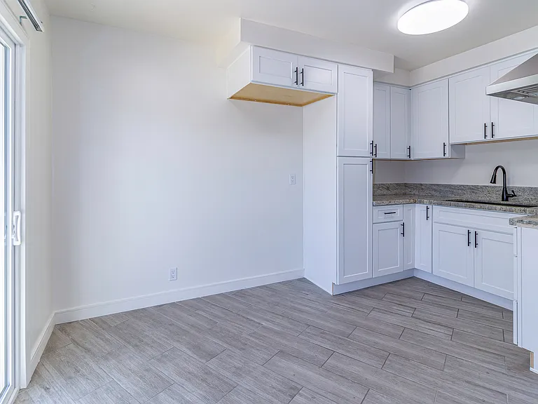 11050 Lambert Ave #8 — Photo 7