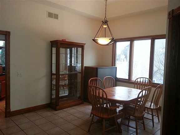 5th image of 3728 Estates Dr