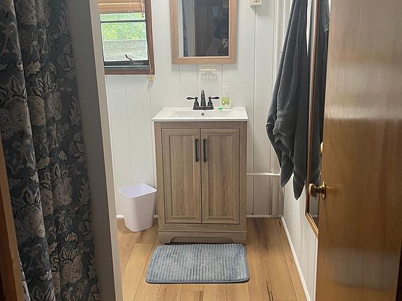3rd image of 605 Elmcrest St #1