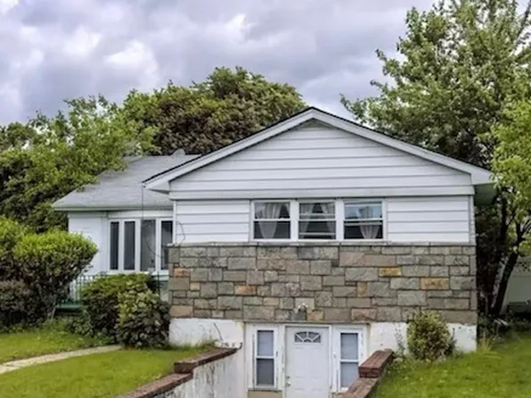 23611 130th Ave, Rosedale, NY 11422