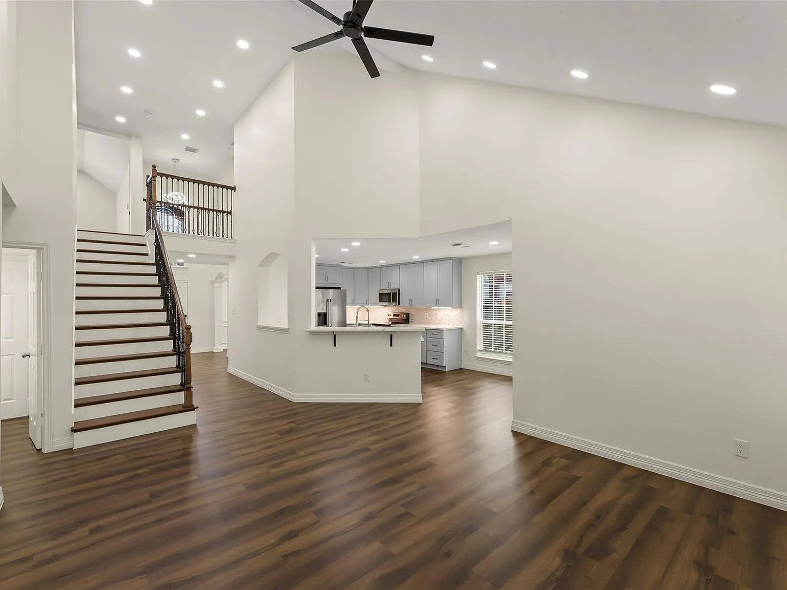 4 bed, 2.5 bath, 2620 sqft, $2,395 — Photo 4
