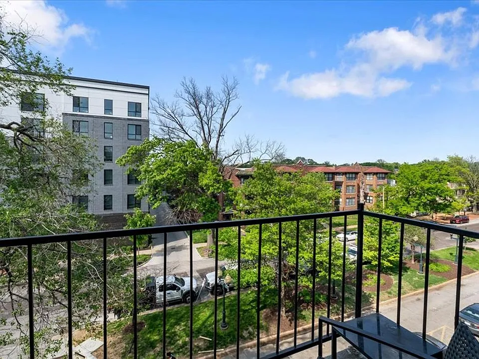 5630 Pershing Ave #40