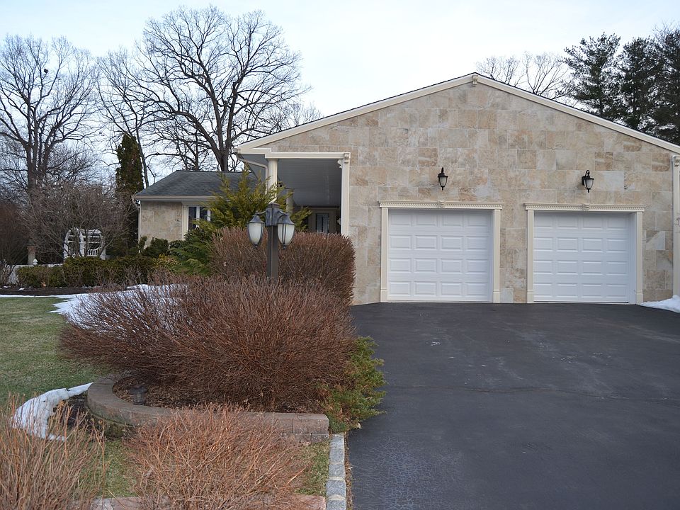 1st image of 39 Donna Dr