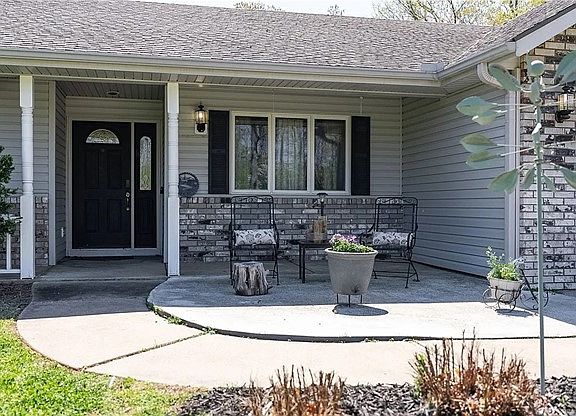 2nd image of 18 Drummore Dr