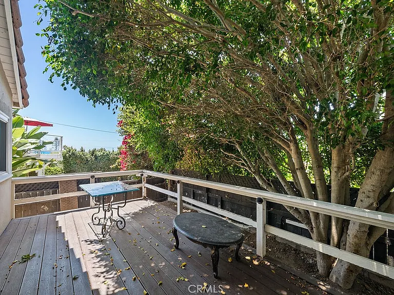 1881 Glenneyre St — Photo 8
