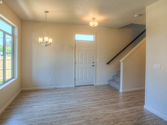 3rd image of 13703 NE 64th Cir