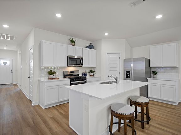 2nd image of 6805 Cypress Trl