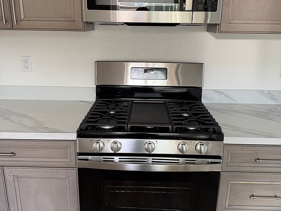 3rd image of 525 E Humboldt St #525