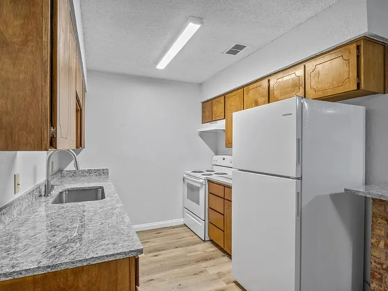 1824 Family Cir — Photo 10