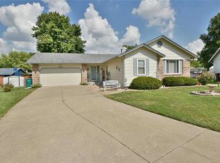 640 Oregon Trail Ct, Saint Charles, MO 63304