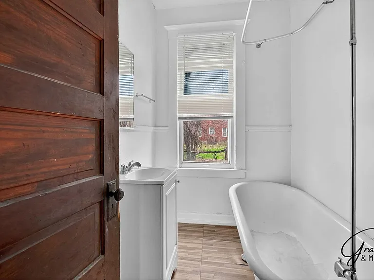 127 W Buena Vis — Photo 16