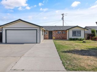883 Clover Lane, Hanford, CA 93230