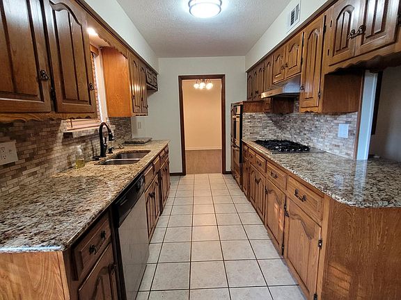3rd image of 722 Little Creek Dr