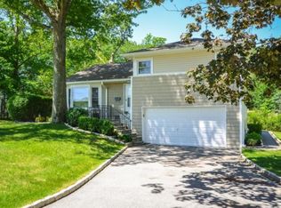 17 Kensington Rd, Ardsley, NY 10502