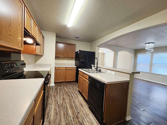 3rd image of 5402 Tomas Cir