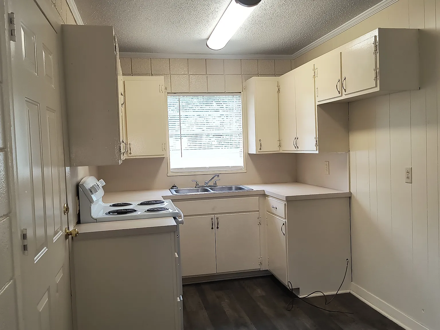3010/3012 South Holly Street - 3010 — Photo 4