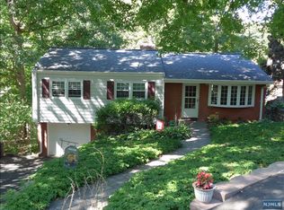 19 Monhegan Ave, Oakland, NJ 07436