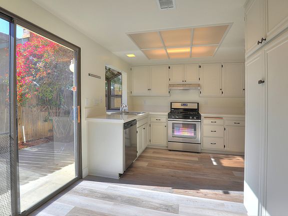 5th image of 10040 Jamestown St
