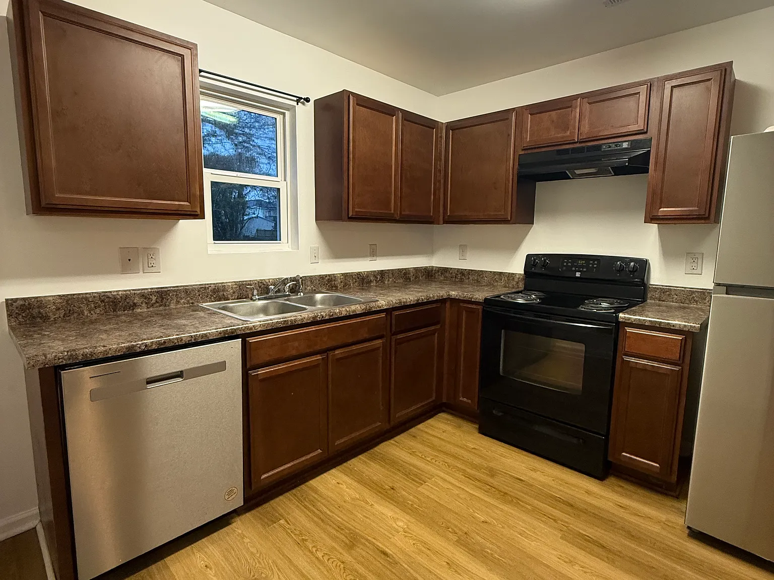824 Campbell St — Photo 2
