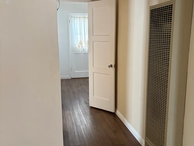 222 Avenue C — Photo 9
