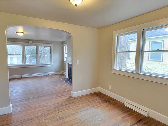 4th image of 1009 Logan St