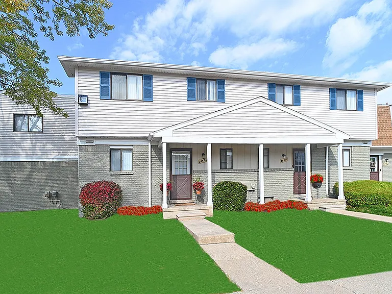 Convenient location, full-featured friendly community, large living space