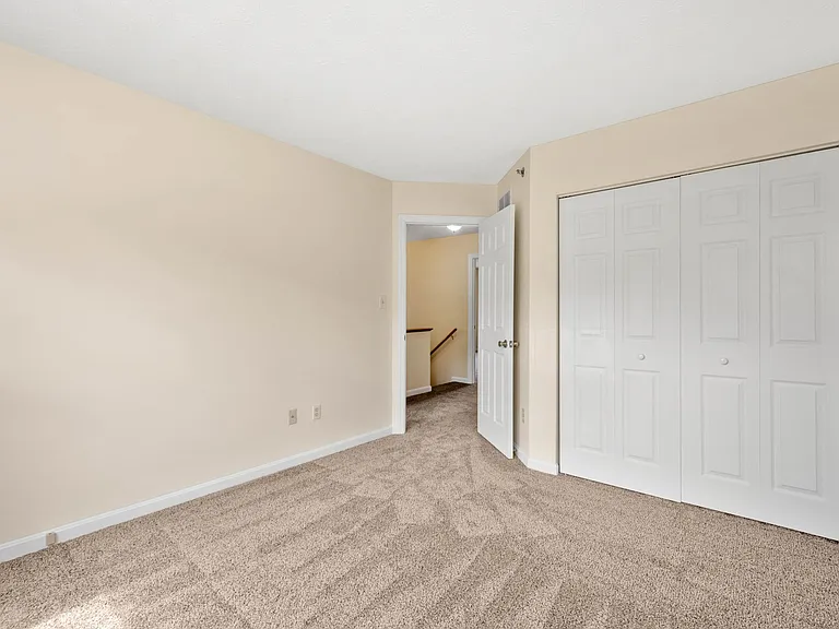 1036 Royal Dr — Photo 22