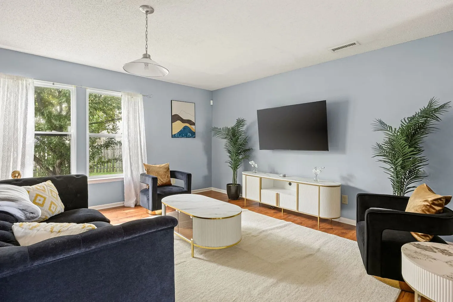 3 bed, 2.0 bath, 2152 sqft, $2,580 — Photo 3