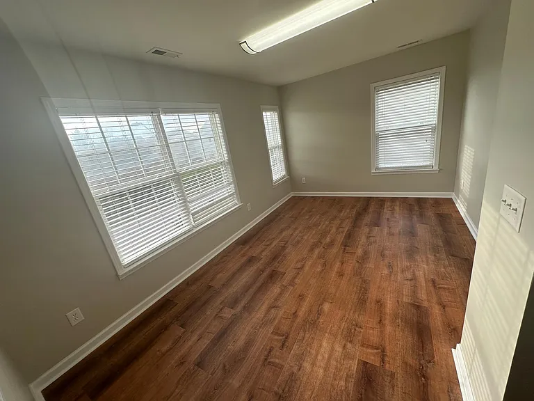 213 Seymour Pl — Photo 20