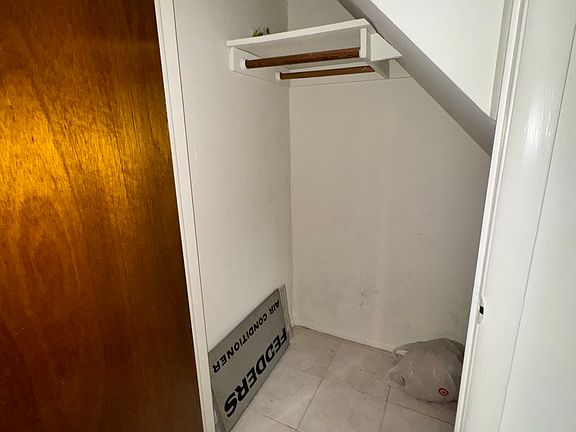 4th image of 701 Travis Ave