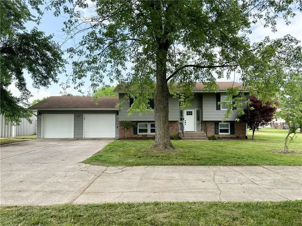 609 N Broadway St, Knob Noster, MO 65336