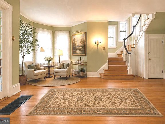 3rd image of 130 Woodland Rd
