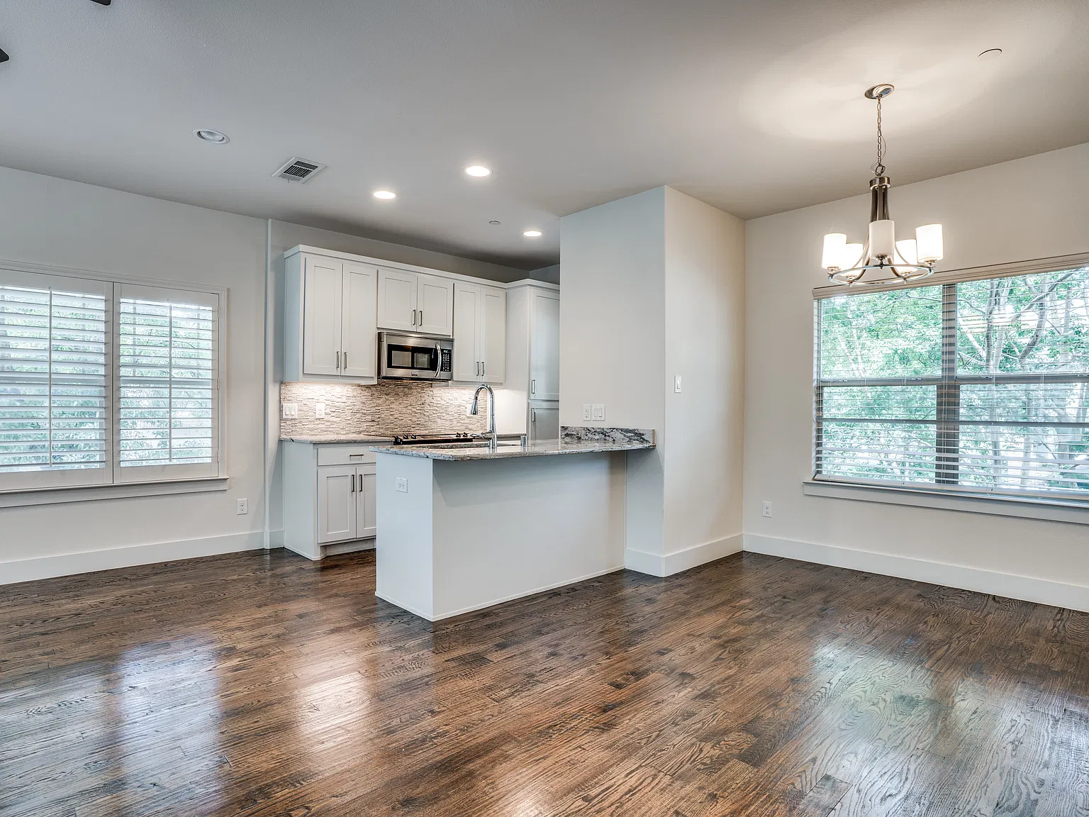 2 bed, 2.5 bath, 1579 sqft, $3,399 — Photo 2